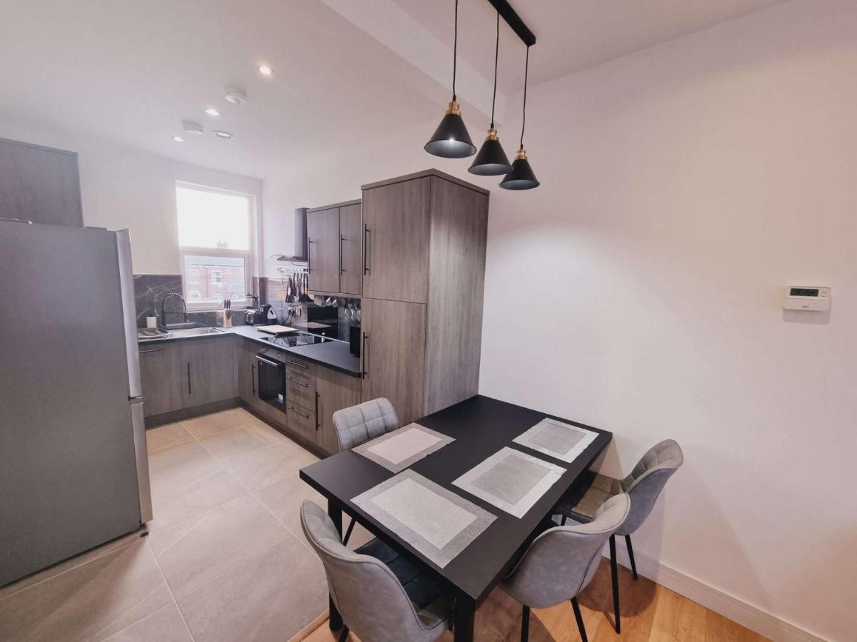 Lmk, 2 Bedroom Apartment, With Roof Terrace, Free Parking, Ev Charger, Great Location. * Белфаст