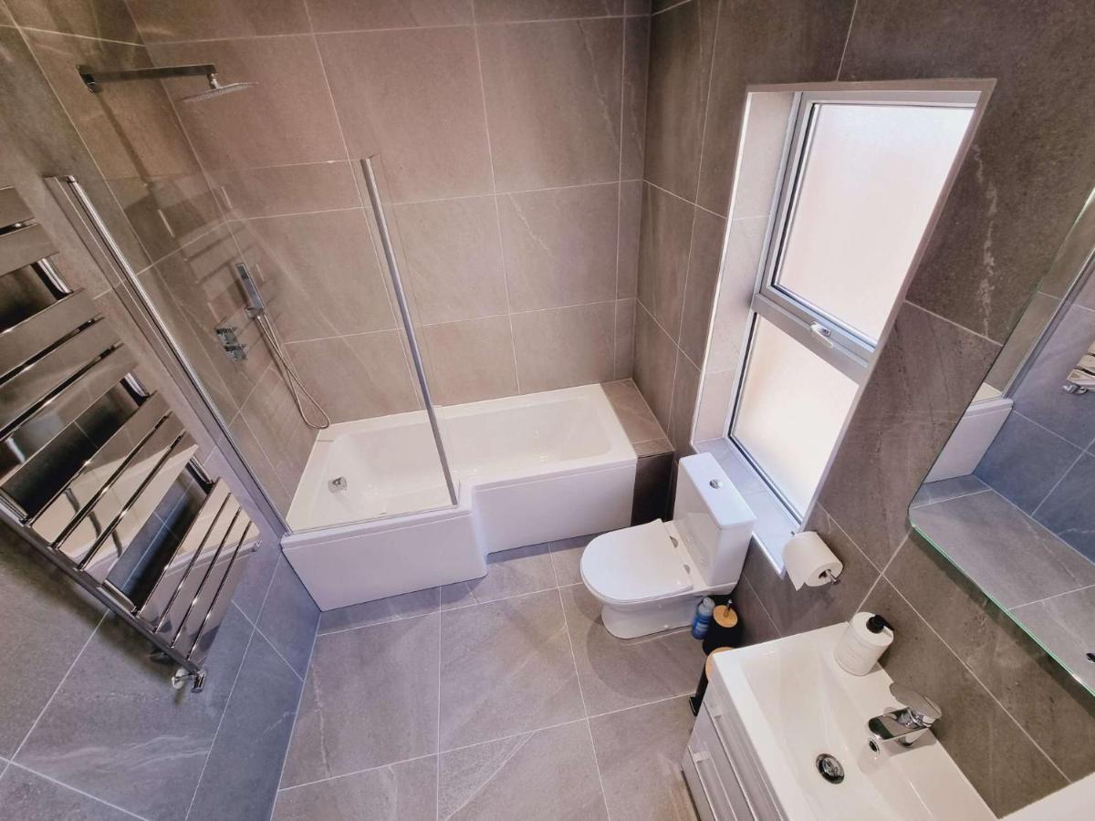 Апартаменты Lmk, 2 Bedroom Apartment, With Roof Terrace, Free Parking, Ev Charger, Great Location.