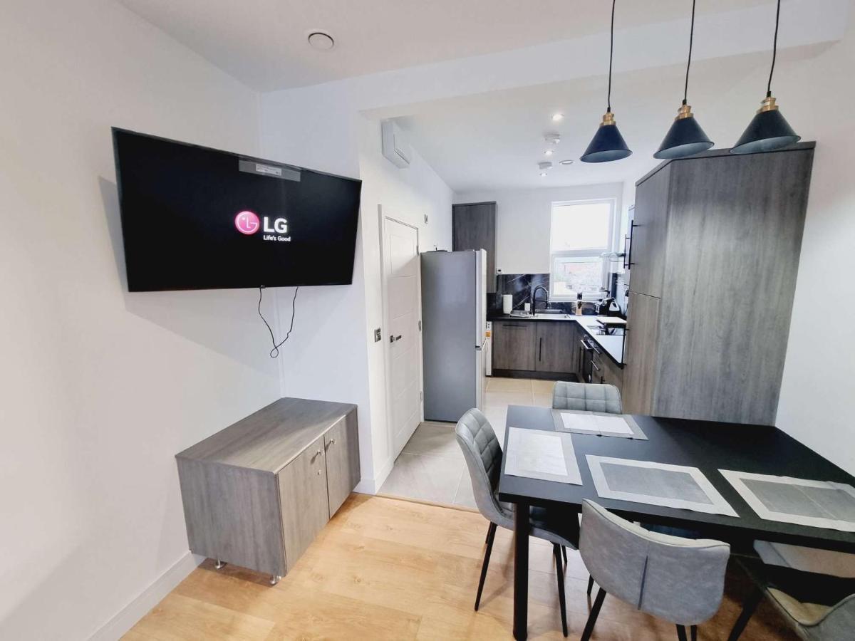 Lmk, 2 Bedroom Apartment, With Roof Terrace, Free Parking, Ev Charger, Great Location. Апартаменты *