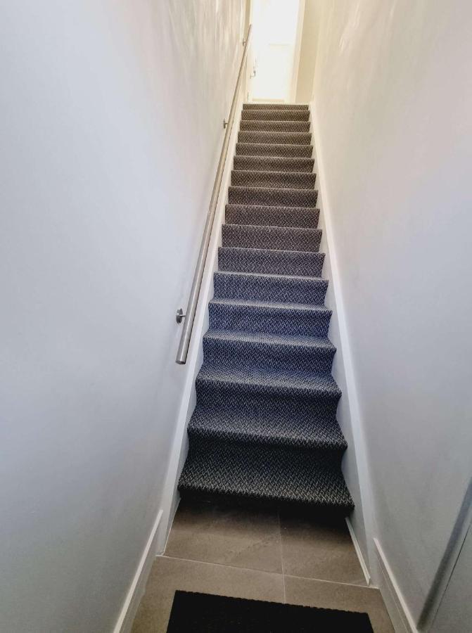 Lmk, 2 Bedroom Apartment, With Roof Terrace, Free Parking, Ev Charger, Great Location. * Белфаст