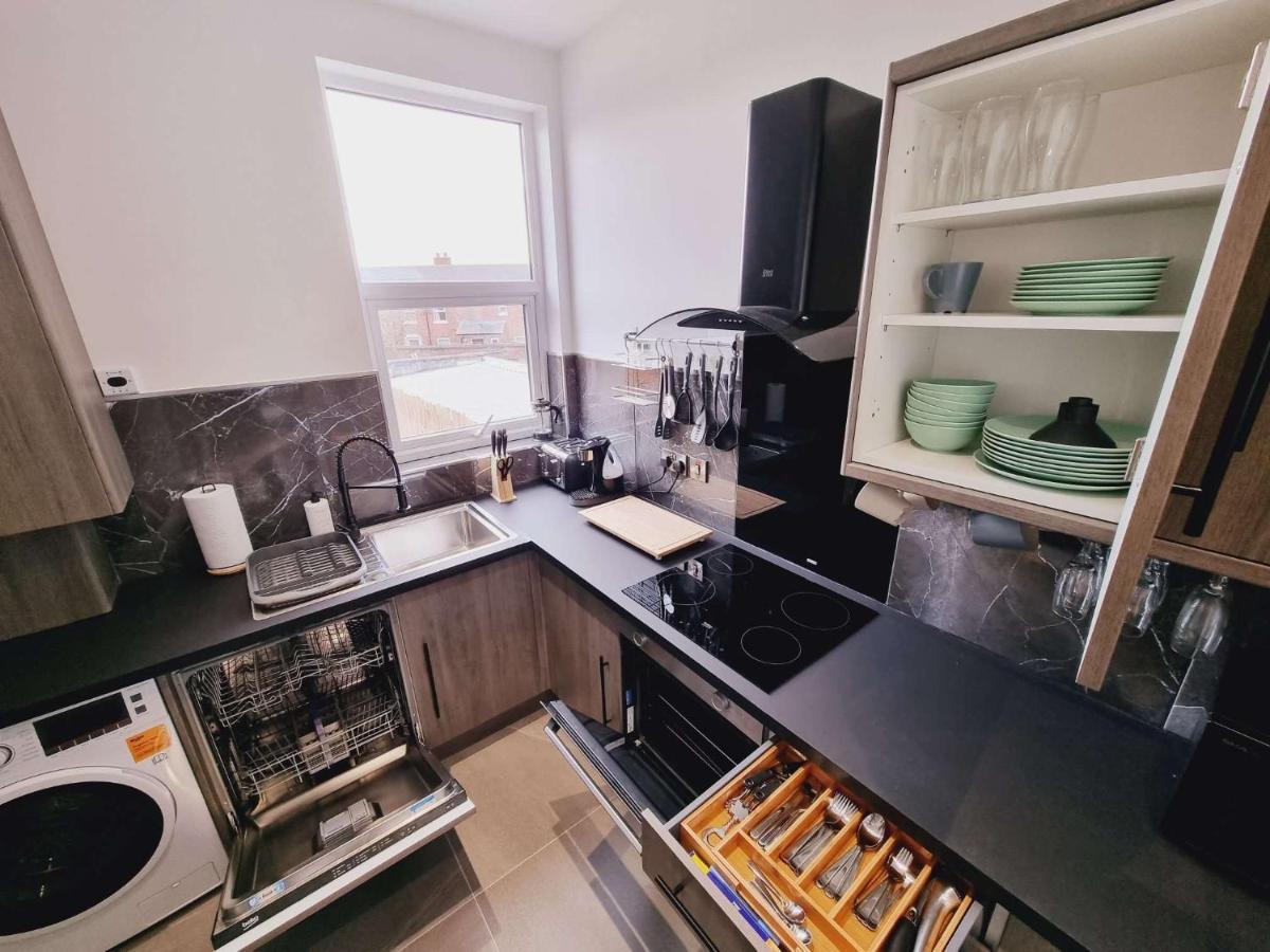 Lmk, 2 Bedroom Apartment, With Roof Terrace, Free Parking, Ev Charger, Great Location. Апартаменты
